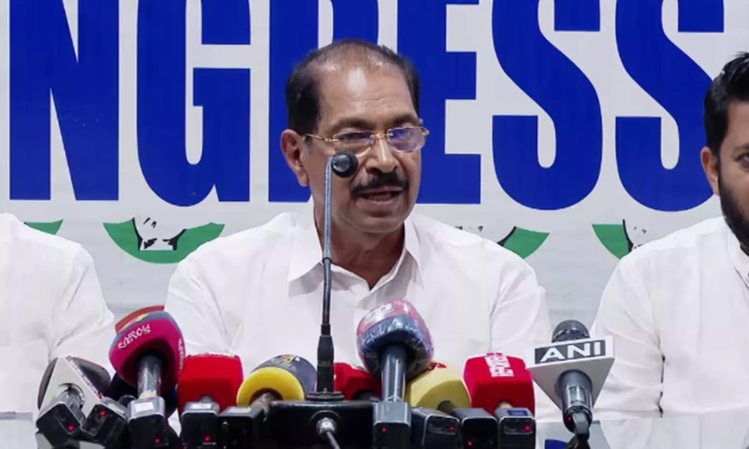 കെ.പി.സി.സി പുനസംഘടനയ്ക്കായി നിലവില് തയ്യാറാക്കിയ ജംബോ പട്ടിക ചുരുക്കും കെ.പി.സി.സി പുനസംഘടനയ്ക്കായി നിലവില് തയ്യാറാക്കിയ ജംബോ പട്ടിക ചുരുക്കും