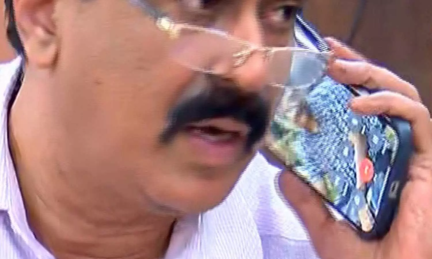 ;കോൾ ഡിഎംഇയുടേത്; ഹാരിസ് ചിറക്കലുമായി ബന്ധപ്പെട്ട വിവാദത്തിൽ വാർത്താസമ്മേളനത്തിനിടെ മെഡിക്കൽ കോളജ് പ്രിൻസിപ്പലിന് വന്നത് ഉന്നത തല നിർദേശം ;കോൾ ഡിഎംഇയുടേത്; ഹാരിസ് ചിറക്കലുമായി ബന്ധപ്പെട്ട വിവാദത്തിൽ വാർത്താസമ്മേളനത്തിനിടെ മെഡിക്കൽ കോളജ് പ്രിൻസിപ്പലിന് വന്നത് ഉന്നത തല നിർദേശം