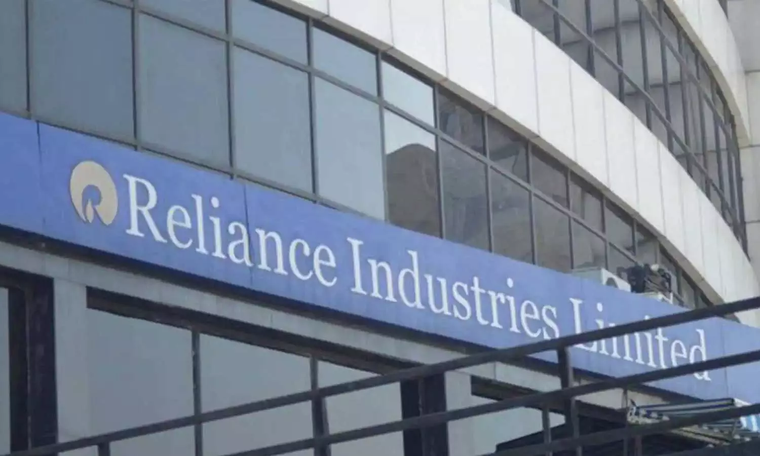 ട്രംപിന്റെ അധിക തീരുവ നയം; റഷ്യയിൽ നിന്ന് ഏറ്റവും കൂടുതൽ ഇന്ധനം വാങ്ങുന്ന ഇന്ത്യൻ കമ്പനി റിലയൻസ്