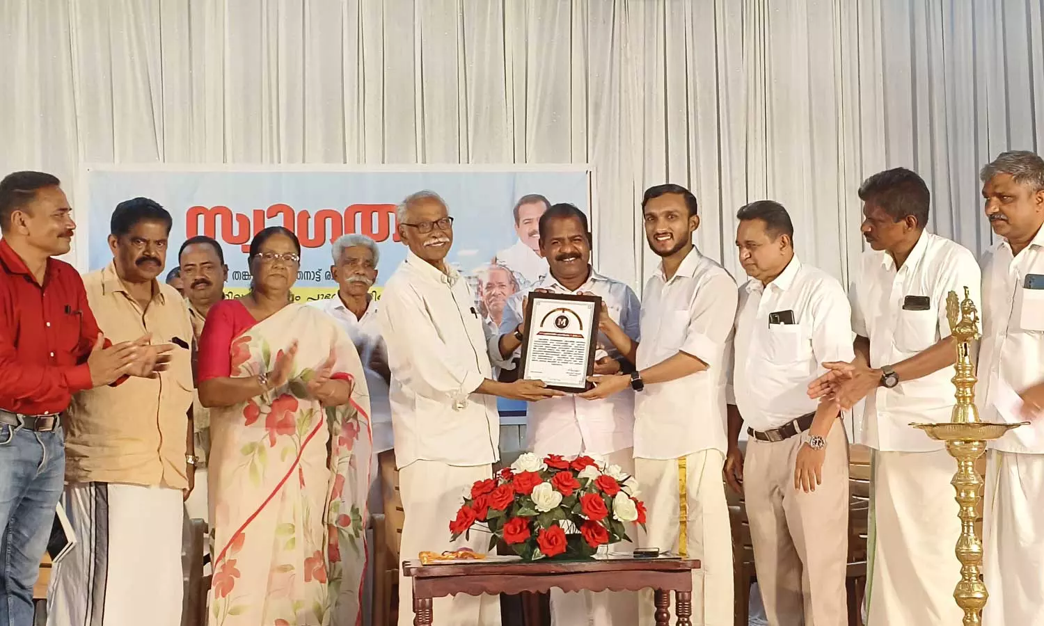 ജനപ്രിയ ജനപ്രതിനിധിക്കുള്ള പുരോസ്ഥിര പുരസ്‌കാരം ജുനൈദ് കൈപ്പാണിക്ക് സമ്മാനിച്ചു