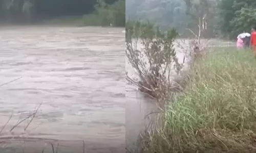 കണ്ണൂർ കൂട്ടുപുഴ ചെക്പോസ്റ്റിൽ പൊലീസ് പരിശോധനക്കിടെ കാപ്പ കേസ് പ്രതി പുഴയിൽ ചാടി