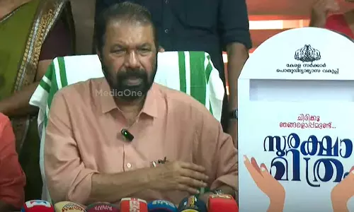 സാധാരണ തോർത്തുമായി ഇറങ്ങാറുള്ളതാണ്, കന്യാസ്ത്രീകളുടെ വിഷയം ഉണ്ടായതിനു ശേഷം ഒളിവിലാണ് ; സുരേഷ് ഗോപിയെ പരിഹസിച്ച് വി.ശിവൻകുട്ടി