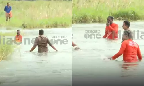 പാലക്കാട് ചിറ്റൂർ പുഴയിലെ കോസ്‌വേയിൽ കുടുങ്ങി രണ്ട് യുവാക്കള്‍ മരിച്ചു