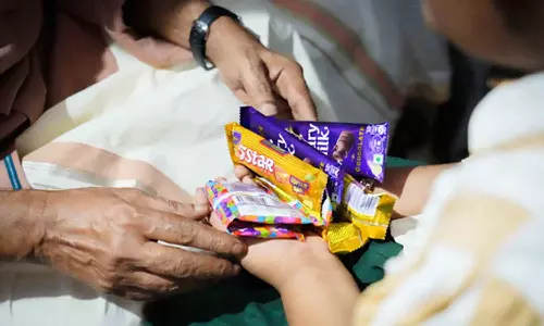 V Sivankutty visit 9 year old Girl Alappuzha V Sivankutty visit 9 year old Girl Alappuzha