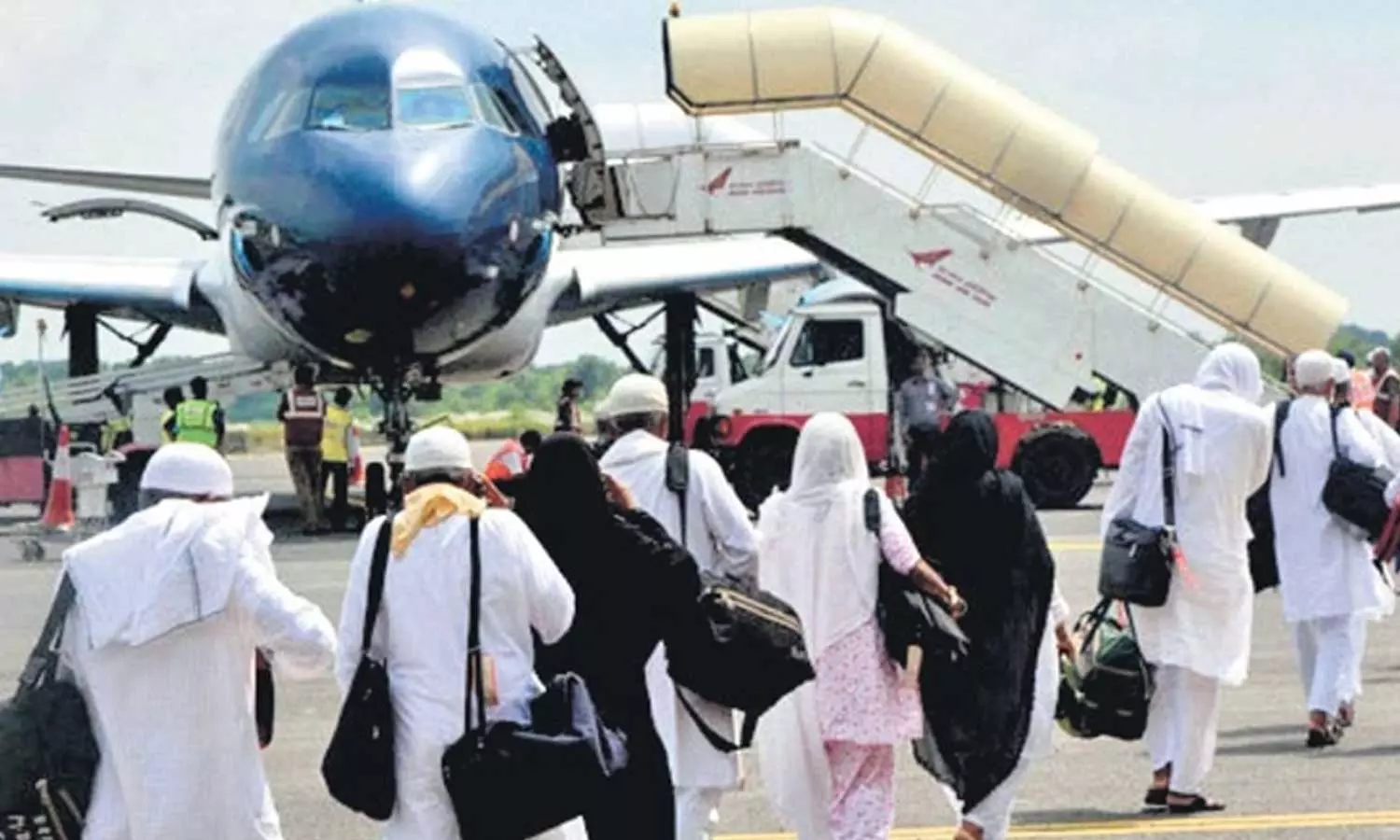 എയർ ഇന്ത്യ എക്‌സ്പ്രസ് നിരക്ക് കൂട്ടി ;കരിപ്പൂർ വിമാനത്താവളത്തെ കൈവിട്ട് ഹജ്ജ് തീർഥാടകർ