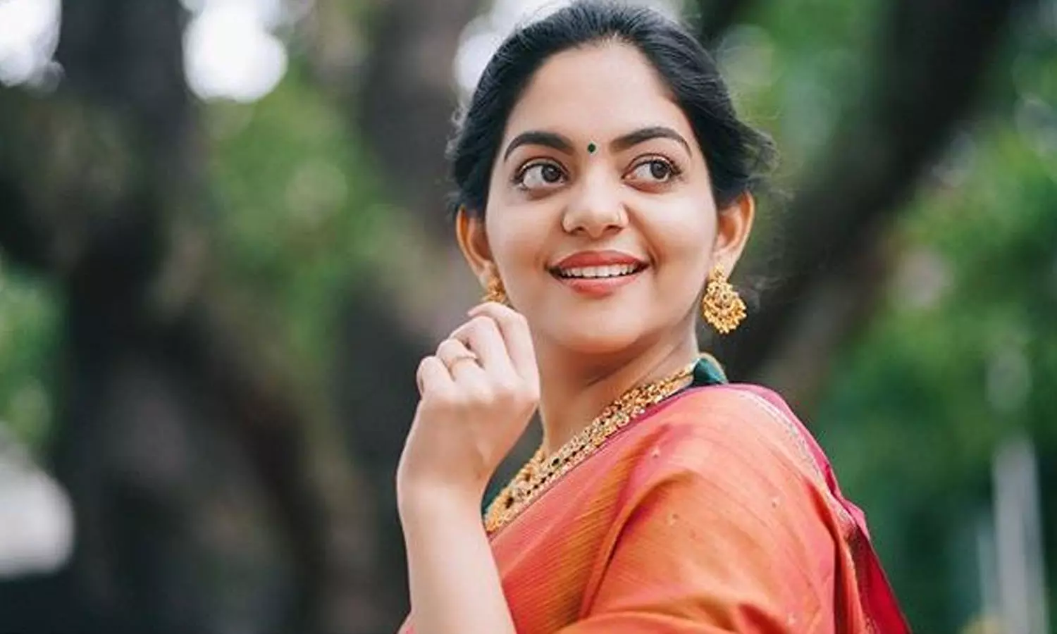 ആര്ക്കും സമീപിക്കാവുന്ന ഊഷ്മള വ്യക്തിത്വം മുഖ്യമന്ത്രിക്കൊപ്പം സെല്ഫി പങ്കിട്ട് അഹാന കൃഷ്ണ ആര്ക്കും സമീപിക്കാവുന്ന ഊഷ്മള വ്യക്തിത്വം മുഖ്യമന്ത്രിക്കൊപ്പം സെല്ഫി പങ്കിട്ട് അഹാന കൃഷ്ണ