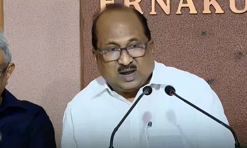 പത്രപ്രവര്‍ത്തകര്‍ നേരിടുന്ന പ്രശ്‌നങ്ങള്‍ കേന്ദ്ര-സംസ്ഥാന സര്‍ക്കാരുകളുടെ ശ്രദ്ധയില്‍ കൊണ്ടുവരും: കെ.വി തോമസ്