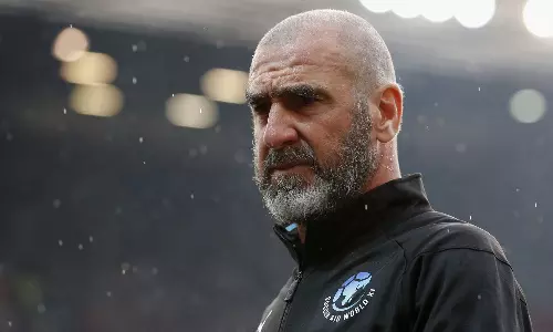 ഫലസ്തീൻ താരം സുലൈമാൻ അൽ-ഉബൈദിനെ ഇസ്രായേൽ കൊലപ്പെടുത്തിയതിൽ പ്രതിഷേധവുമായി മാഞ്ചസ്റ്റർ യുണൈറ്റഡ് ഇതിഹാസം എറിക് കന്റോണ