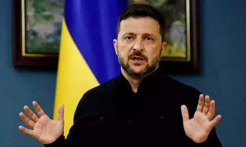 യുക്രൈനിന്റെ ഒരിഞ്ച് ഭൂമിയും റഷ്യയ്ക്ക് വിട്ടുനൽകില്ല; സമാധാന ശ്രമങ്ങൾക്കിടെ സെലൻസ്കി യുക്രൈനിന്റെ ഒരിഞ്ച് ഭൂമിയും റഷ്യയ്ക്ക് വിട്ടുനൽകില്ല; സമാധാന ശ്രമങ്ങൾക്കിടെ സെലൻസ്കി