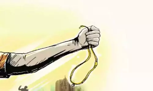 തൊഴിലുറപ്പ് തൊഴിലാളിയുടെ മാല മോഷ്ടിച്ചു; സ്‌കൂള്‍ ജീവനക്കാരന്‍ അറസ്റ്റില്‍