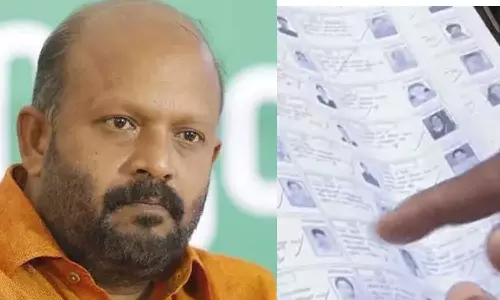 ചേലക്കരയിലെ ബിജെപി നേതാവും ഭാര്യയും തൃശൂരിൽ വോട്ടുചെയ്തു, വോട്ടേഴ്‌സ് ഐഡി കാർഡ് വരെ മാറ്റി; വി.എസ് സുനിൽകുമാർ