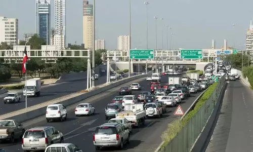 കുവൈത്തിൽ റോഡുകൾ സുരക്ഷിതമാകുന്നു; അപകടങ്ങളിലും മരണങ്ങളിലും വലിയ കുറവ്