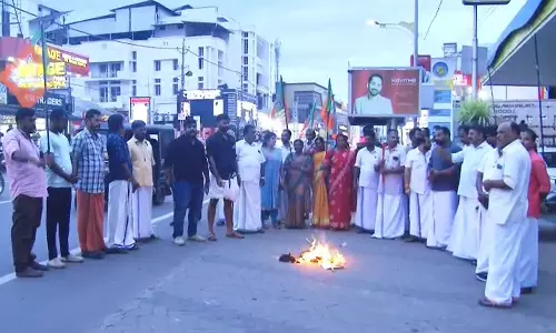 വ്യാജ വോട്ടിൻ പേര് പറഞ്ഞ് പോരിന് വന്നാൽ അമ്മയെ കണ്ട് മരിക്കില്ല; സിപിഎമ്മിനെതിരെ മണ്ണാർക്കാട്ട് ആർഎസ്എസ്-ബിജെപി കൊലവിളി പ്രകടനം