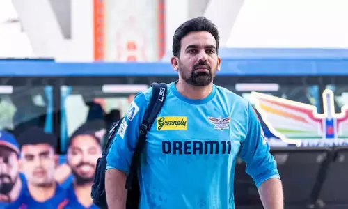 സഹീർ ഖാൻ ലക്നൗ വിടുന്നു ; മുംബൈ ഇന്ത്യൻസിലേക്ക് ചേക്കേറാൻ സാധ്യത