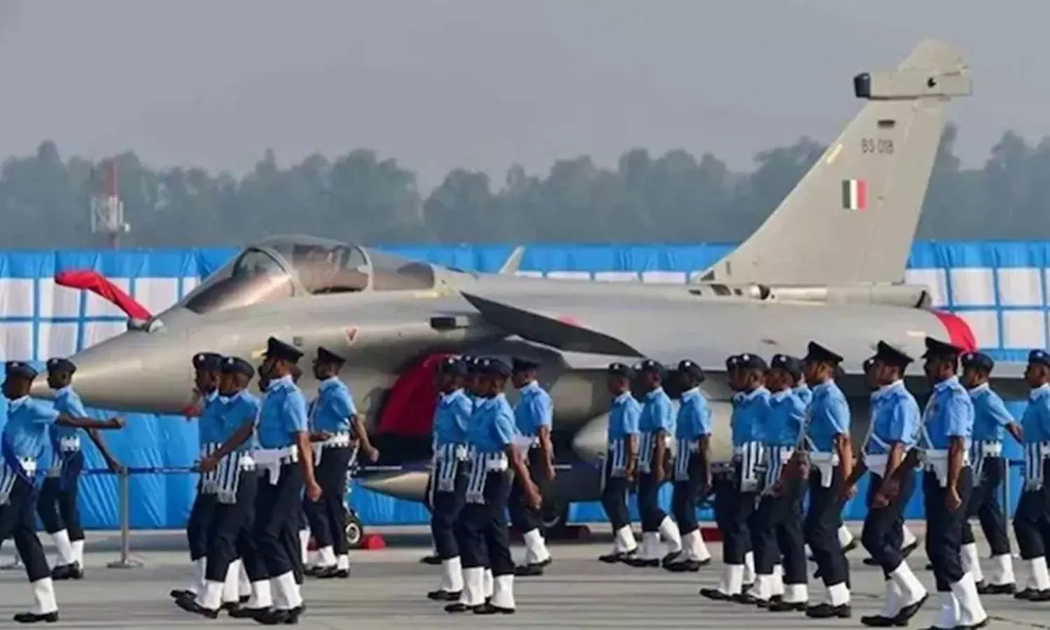 ഓപറേഷൻ സിന്ദൂറിൽ പങ്കെടുത്ത പൈലറ്റുമാർ ഉൾപ്പെടെ ഒൻപത് വ്യോമസേന ഉദ്യോഗസ്ഥർക്ക് വീർ ചക്ര പുരസ്കാരം ഓപറേഷൻ സിന്ദൂറിൽ പങ്കെടുത്ത പൈലറ്റുമാർ ഉൾപ്പെടെ ഒൻപത് വ്യോമസേന ഉദ്യോഗസ്ഥർക്ക് വീർ ചക്ര പുരസ്കാരം