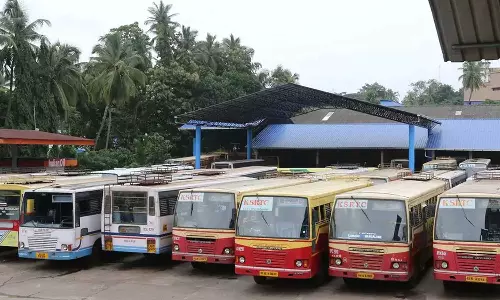 കെഎസ്ആർടിസി ബസുകളിലെ ഡോറിൽ കെട്ടിയ കയറുകൾ നീക്കാൻ ഉത്തരവ്