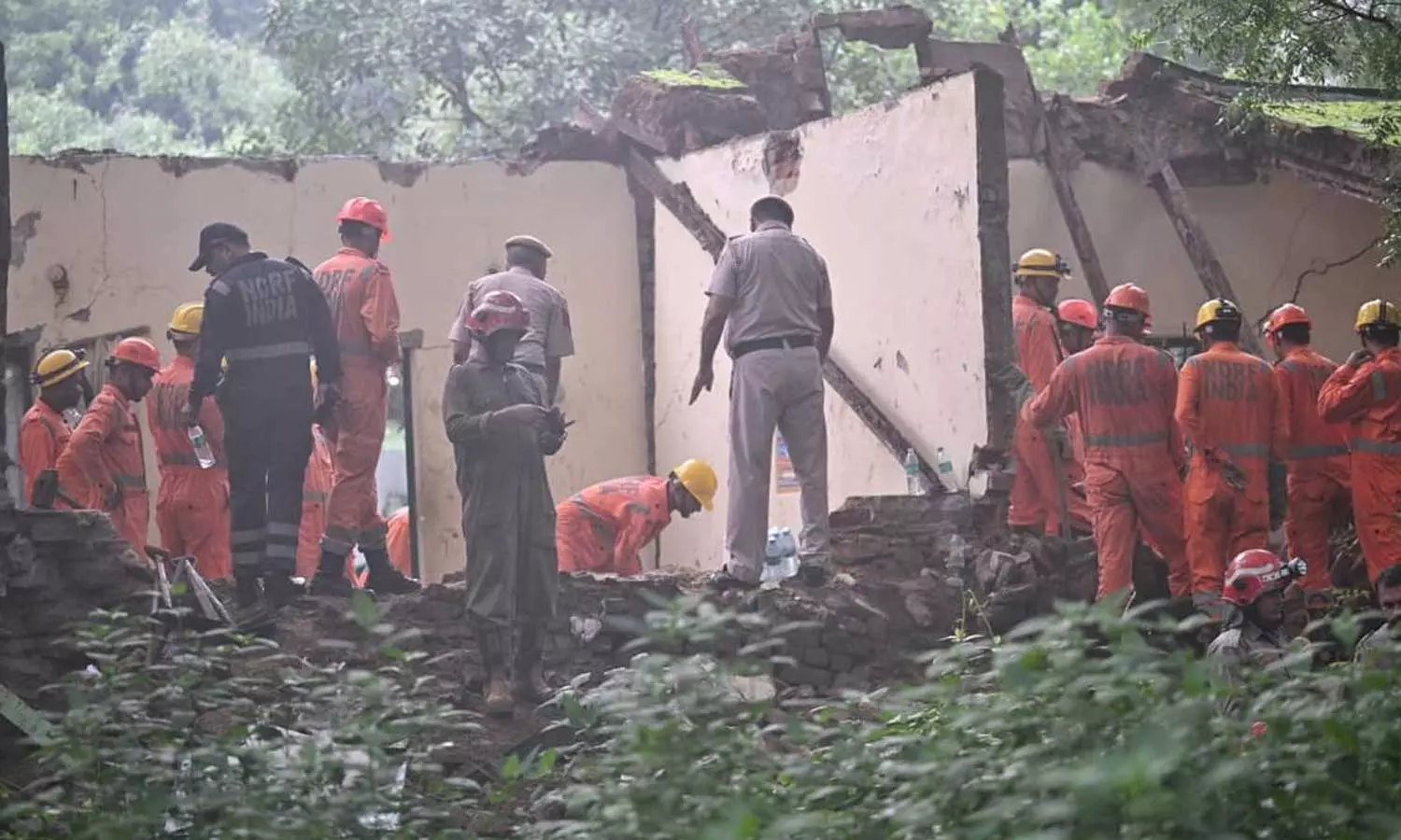 ഡൽഹിയിൽ ഹുമയൂൺ ശവകുടീരത്തിനടത്തുള്ള ദർഗയുടെ ഭിത്തി തകർന്നുവീണു; അഞ്ച് മരണം