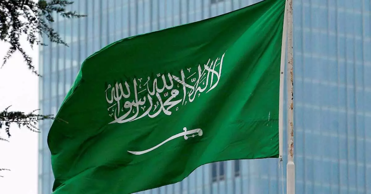 Saudi Cabinet approves special law allowing those on family visas to work in Saudi Arabia