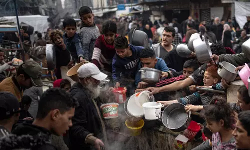 ഗസ്സയിൽ ഇസ്രായേലിന്റെ പട്ടിണിക്കൊലയിൽ നാലുപേർക്ക് കൂടി ജീവൻ നഷ്ടമായി; മരിച്ചവരുടെ എണ്ണം 239 ആയി