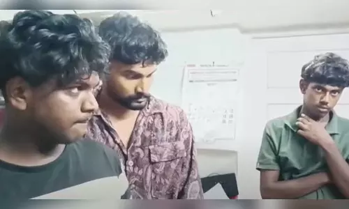 കൊല്ലത്ത് മൊബൈൽ ഷോപ്പിൽ മോഷണം നടത്തിയ കേസ്; എൻജിനീയറിങ് വിദ്യാർഥി ഉൾപ്പെടെ മൂന്ന് പേർ അറസ്റ്റിൽ‌