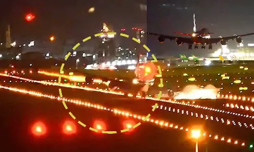 ലാന്‍ഡ് ചെയ്യുന്നതിനിടെ ചുഴലിക്കാറ്റ്; വിമാനത്തിന്‍റെ ചിറകുകള്‍ റണ്‍വേയിലിടിച്ച് തീപ്പൊരിയുയര്‍ന്നു, ഞെട്ടിക്കുന്ന വിഡിയോ