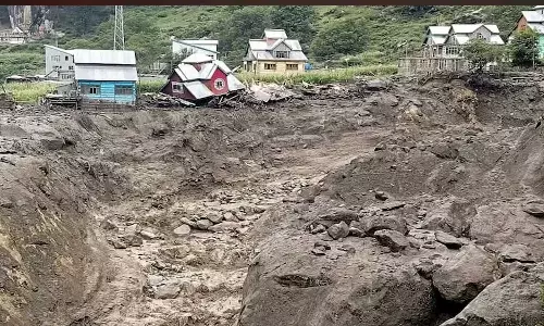 ബോംബ് പൊട്ടുന്ന പോലൊരു ശബ്ദം കേട്ടു, ഓടുന്നതിനിടയില്‍ വൈദ്യുതി പോസ്റ്റ് തലയില്‍ വീണു; കിഷ്ത്വാറിലെ മേഘവിസ്‌ഫോടനത്തിന്‍റെ നടുക്കുന്ന ഓര്‍മയില്‍ രക്ഷപ്പെട്ടവര്‍