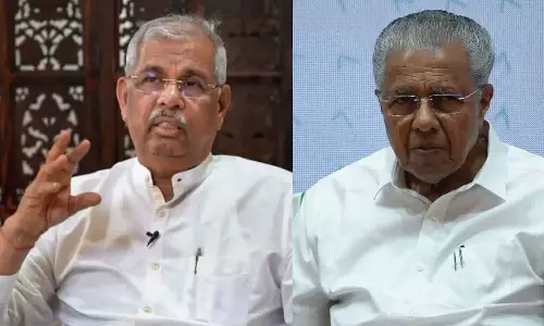 സർക്കാർ-ഗവർണർ പോരിനിടെ  രാജ്ഭവൻ ഒരുക്കിയ അറ്റ് ഹോം പരിപാടിയിൽ നിന്ന് വിട്ടുനിന്ന് മുഖ്യമന്ത്രിയും മന്ത്രിമാരും