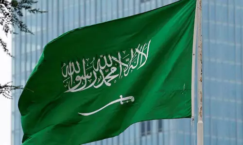 Saudi Cabinet approves special law allowing those on family visas to work in Saudi Arabia