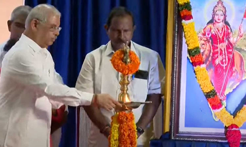 ഗവര്‍ണറോട് അനുനയത്തിന്റെ പാത വേണ്ടെന്ന് സിപിഎം; അറ്റ് ഹോം പരിപാടി ബഹിഷ്‌കരിച്ച മുഖ്യമന്ത്രിയുടെ നടപടിയിൽ അതൃപ്തിയുമായി രാജ്ഭവൻ