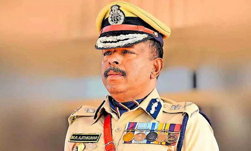 സ്വകാര്യതയെ ബാധിക്കും; എം.ആർ അജിത് കുമാറിനെതിരായ അന്വേഷണ റിപ്പോർട്ട് പുറത്ത് വിടാനാവില്ലെന്ന് വിവരാവകാശ മറുപടി സ്വകാര്യതയെ ബാധിക്കും; എം.ആർ അജിത് കുമാറിനെതിരായ അന്വേഷണ റിപ്പോർട്ട് പുറത്ത് വിടാനാവില്ലെന്ന് വിവരാവകാശ മറുപടി