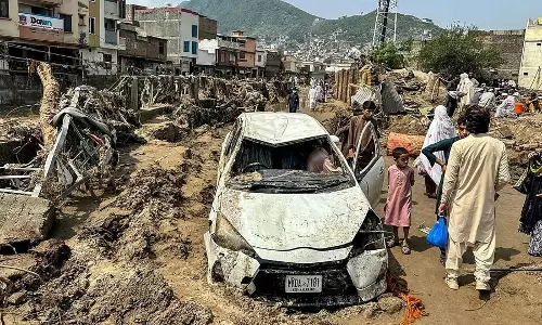 പാകിസ്താനിൽ മിന്നൽ പ്രളയം; 340 മരണം