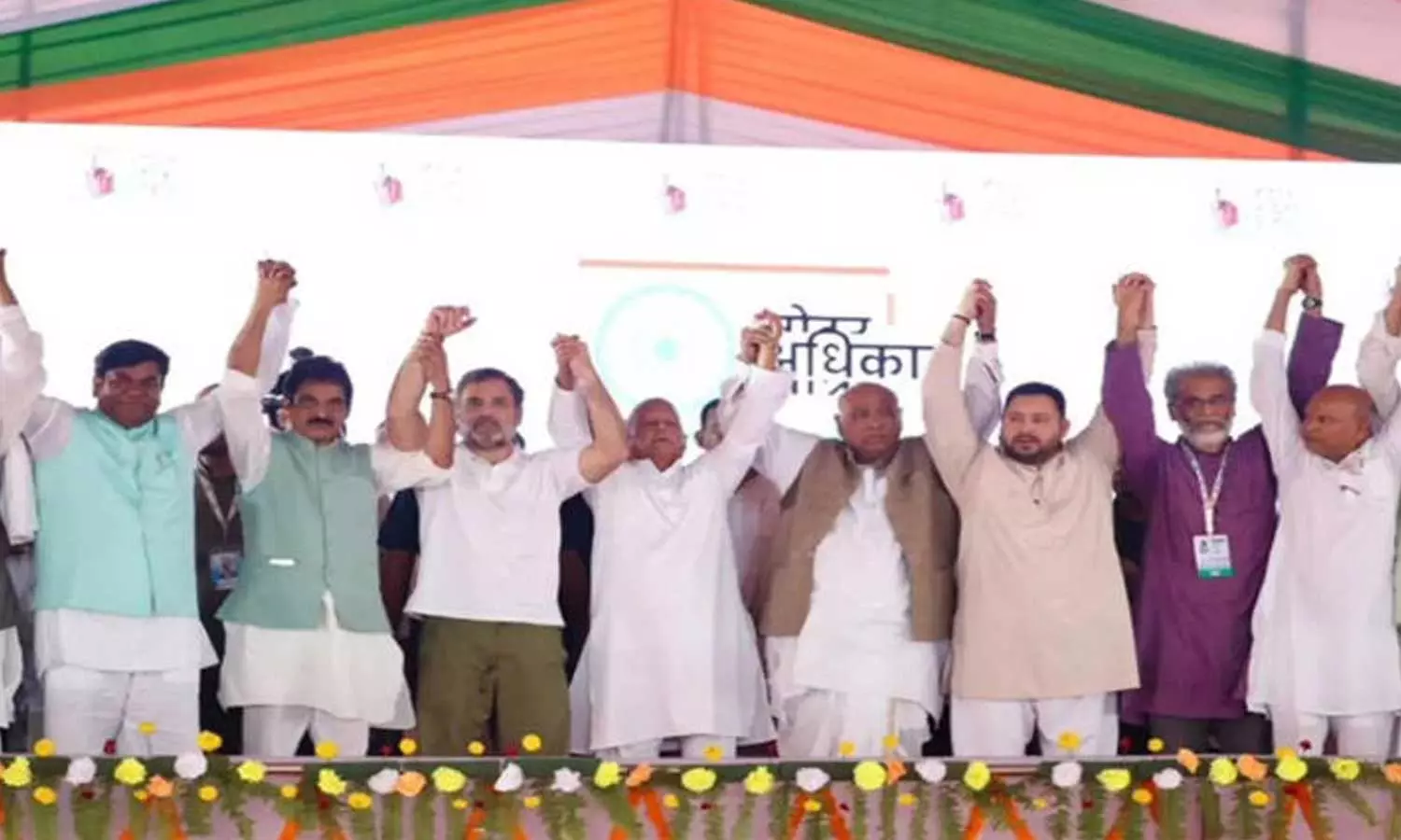 വോട്ടർ അധികാർ യാത്രക്ക് തുടക്കം; ഭരണഘടന സംരക്ഷിക്കാനുള്ള യാത്രയെന്ന് രാഹുൽ ഗാന്ധി