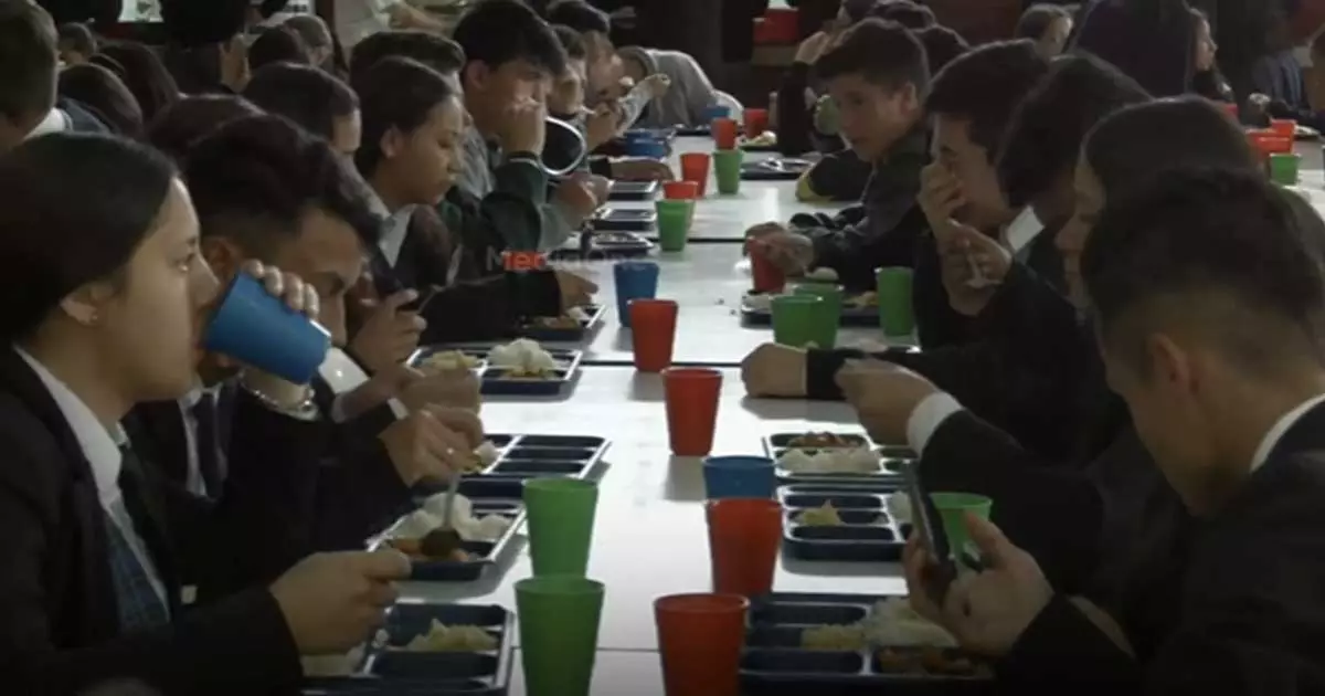 സ്കൂളിലേക്ക് ഫുഡ് ഡെലിവറി വേണ്ട;വിലക്ക് ഏർപ്പെടുത്തി അബൂദബി