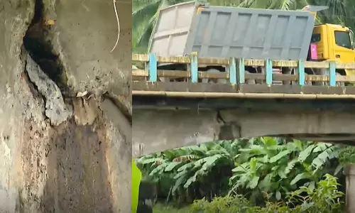 കൂടത്തായി പാലത്തില്‍ വിള്ളല്‍; ഭാരവാഹനങ്ങള്‍ക്കുള്ള നിയന്ത്രണം നടപ്പാകുന്നില്ല