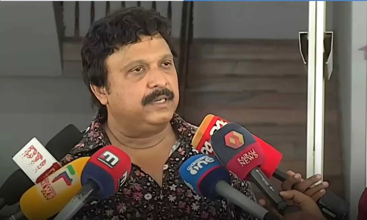 കെഎസ്ആർടിസിയുടെ 500 ബസുകൾ കുട്ടപ്പനാക്കിയിട്ടുണ്ട്; സ്വകാര്യ ബസുടമകൾ സമരം പ്രഖ്യാപിച്ചാൽ നേരിടുമെന്ന് മന്ത്രി കെ.ബി ഗണേഷ് കുമാർ കെഎസ്ആർടിസിയുടെ 500 ബസുകൾ കുട്ടപ്പനാക്കിയിട്ടുണ്ട്; സ്വകാര്യ ബസുടമകൾ സമരം പ്രഖ്യാപിച്ചാൽ നേരിടുമെന്ന് മന്ത്രി കെ.ബി ഗണേഷ് കുമാർ