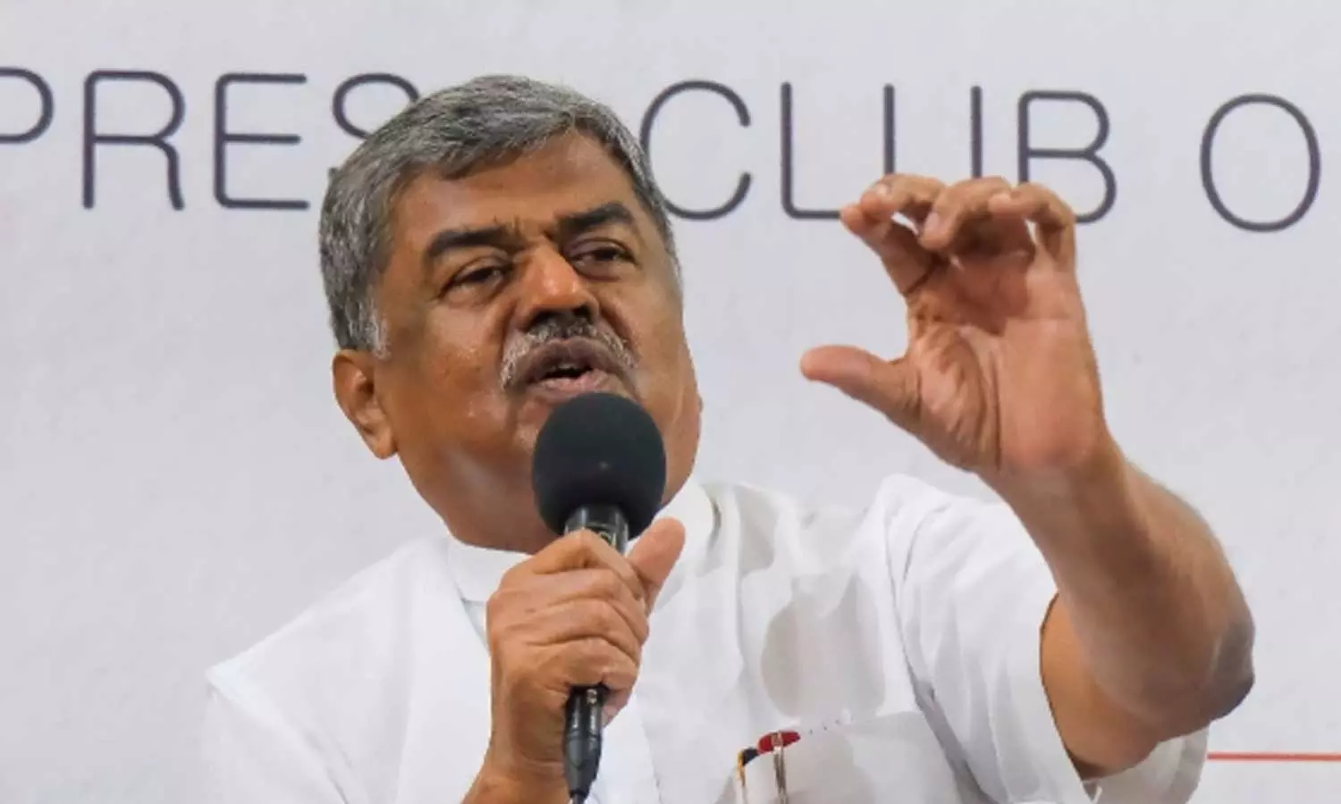 ആർഎസ്എസ് ഇന്ത്യൻ താലിബാൻ, രാജ്യത്തെ സമാധാനം കെടുത്താൻ ശ്രമിക്കുന്നു; വിമർശനവുമായി കോൺഗ്രസ് നേതാവ് ബി.കെ ഹരിപ്രസാദ് ആർഎസ്എസ് ഇന്ത്യൻ താലിബാൻ, രാജ്യത്തെ സമാധാനം കെടുത്താൻ ശ്രമിക്കുന്നു; വിമർശനവുമായി കോൺഗ്രസ് നേതാവ് ബി.കെ ഹരിപ്രസാദ്