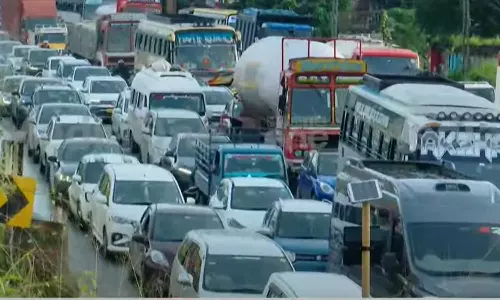 കുരുക്കഴിയാതെ മണ്ണുത്തി-ഇടപ്പള്ളി ദേശീയപാത; എവിടെയുമെത്താതെ അറ്റകുറ്റപ്പണി