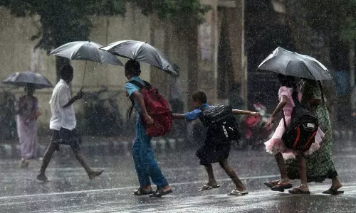 കനത്ത മഴ; പാലക്കാട് ജില്ലയിലെ വിദ്യാഭ്യാസ സ്ഥാപനങ്ങൾക്ക്   നാളെ അവധി