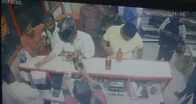 കൊട്ടാരക്കരയിൽ ബിവറേജസ് ഔട്ട്ലെറ്റിൽ മദ്യം വാങ്ങാനെത്തിയ ആൾ ജീവനക്കാരൻ്റെ തല അടിച്ചു പൊട്ടിച്ചു