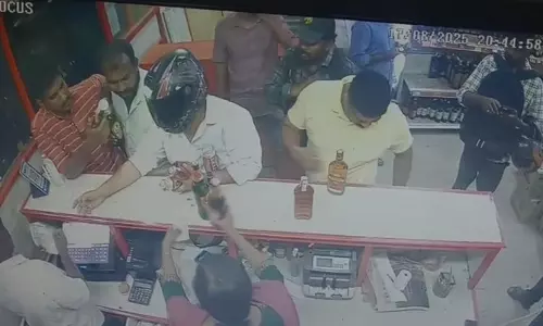 കൊട്ടാരക്കരയിൽ ബിവറേജസ് ഔട്ട്ലെറ്റിൽ മദ്യം വാങ്ങാനെത്തിയ ആൾ ജീവനക്കാരൻ്റെ തല അടിച്ചു പൊട്ടിച്ചു