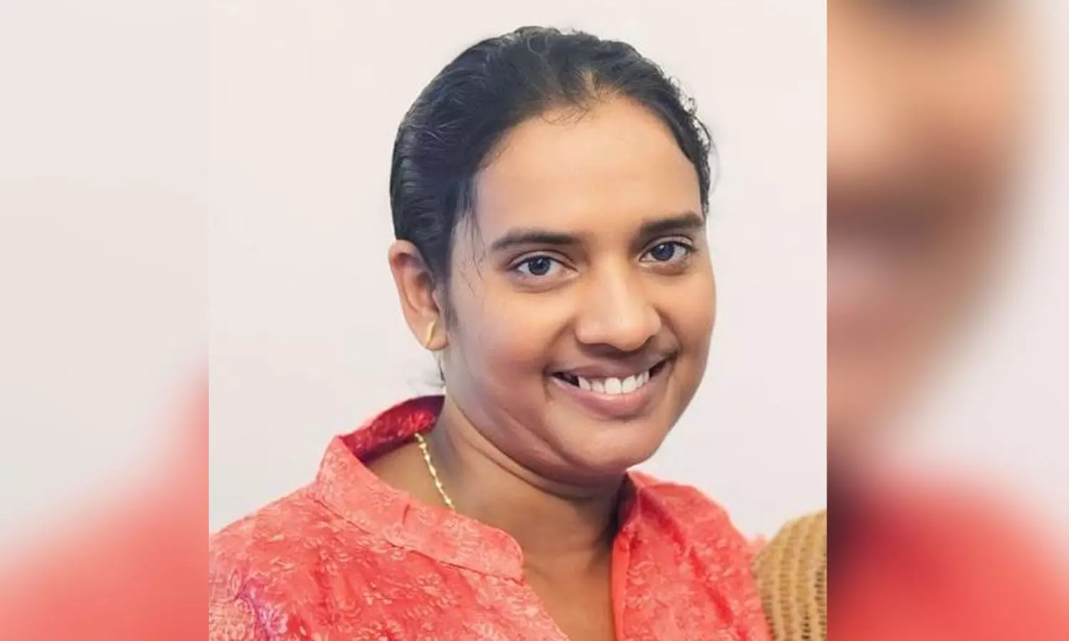 എറണാകുളം പറവൂരിൽ വീട്ടമ്മ പുഴയിൽ ചാടി ജീവനൊടുക്കി എറണാകുളം പറവൂരിൽ വീട്ടമ്മ പുഴയിൽ ചാടി ജീവനൊടുക്കി