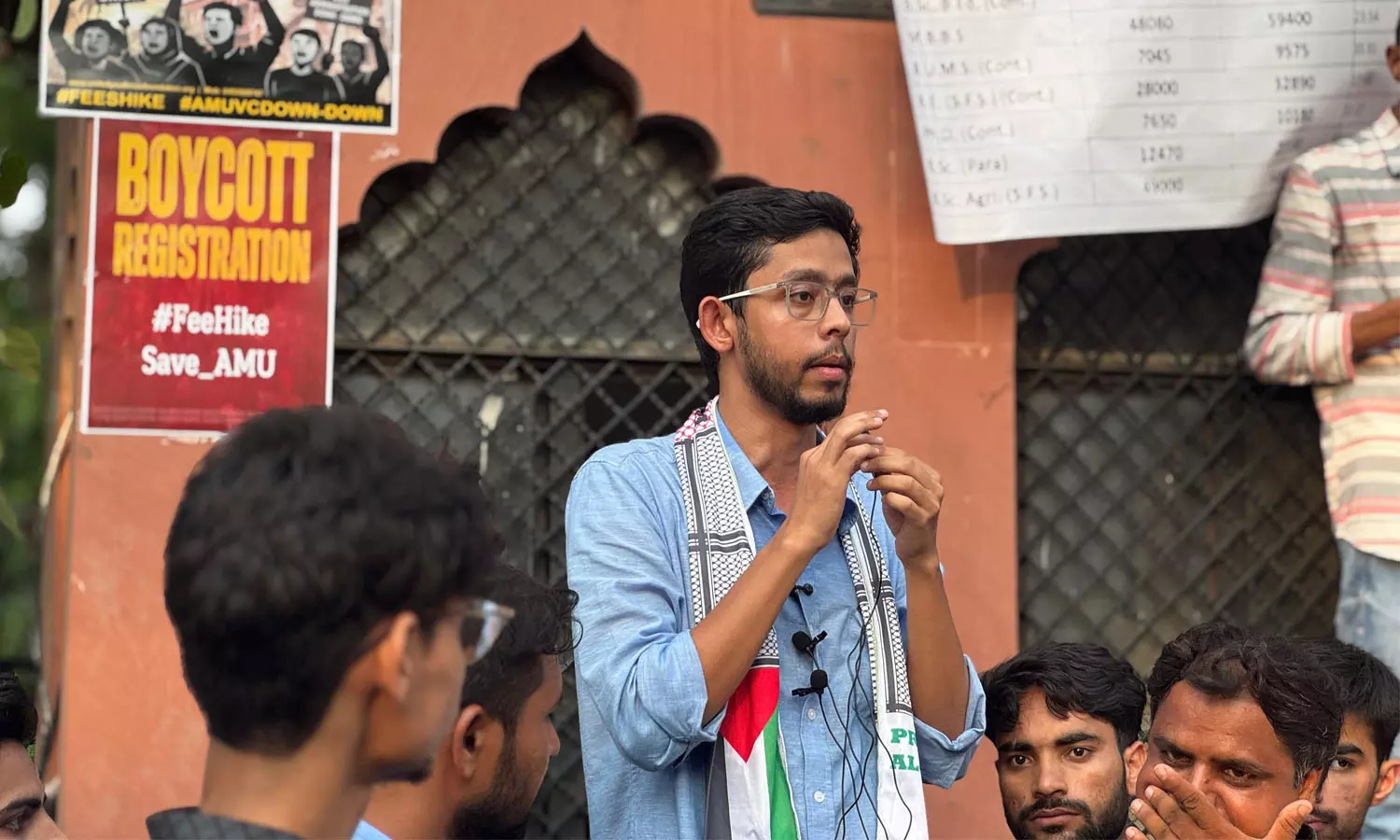 അലിഗഢ് സർവകലാശാല പ്രതിഷേധത്തിനിടെ ഫലസ്തീൻ അനുകൂല മുദ്രാവാക്യം വിളിച്ചു; വിദ്യാർഥി നേതാവ് തൽഹ മന്നാനെതിരെ കേസ് അലിഗഢ് സർവകലാശാല പ്രതിഷേധത്തിനിടെ ഫലസ്തീൻ അനുകൂല മുദ്രാവാക്യം വിളിച്ചു; വിദ്യാർഥി നേതാവ് തൽഹ മന്നാനെതിരെ കേസ്