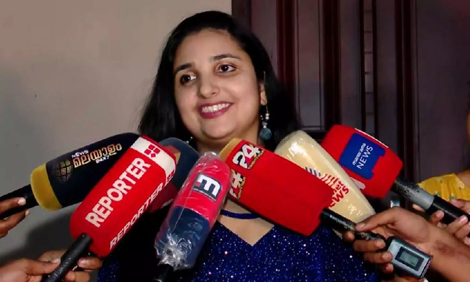 ഫൈവ് സ്റ്റാര്‍ ഹോട്ടലില്‍ റൂം എടുക്കാം വരണമെന്ന് പറഞ്ഞു; യുവ നേതാവിനെതിരെ ഗുരുതര വെളിപ്പെടുത്തലുമായി നടി റിനി ജോർജ്