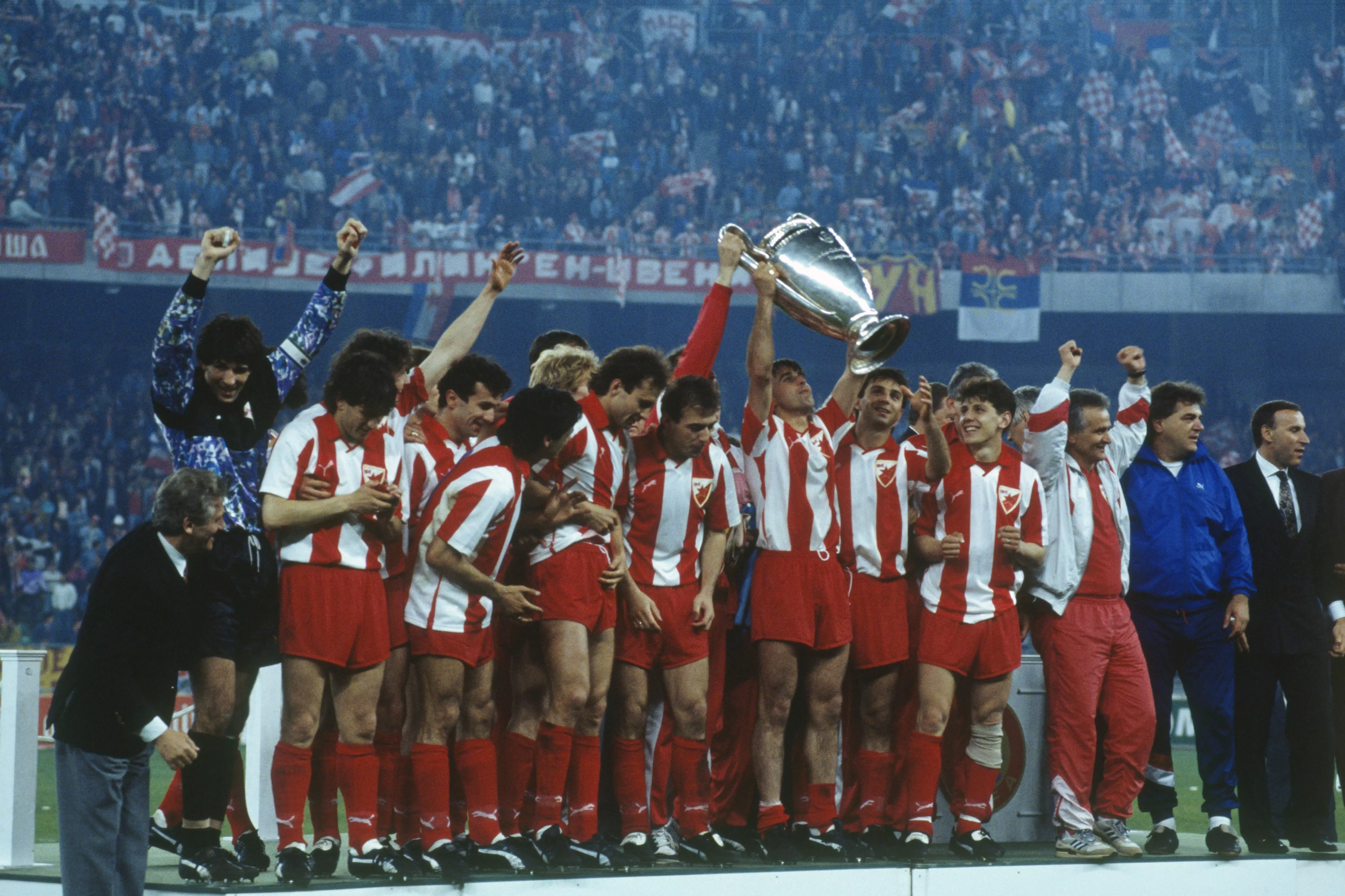 ബയേൺ മ്യൂണിക്കിനെ അട്ടിമറിച്ച് 1991-ലെ ചാമ്പ്യൻസ് ലീഗ് വിജയിച്ച റെഡ് സ്റ്റാർ ബെൽഗ്രേഡ് ടീം