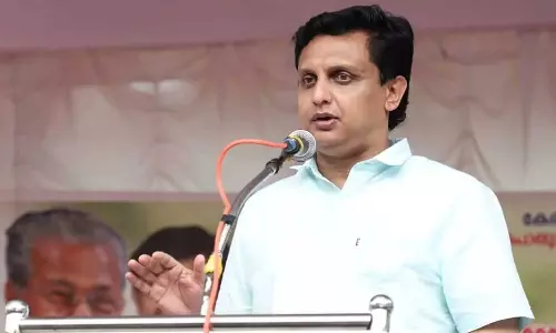 റോഡ് പരിപാലനത്തിൽ വീഴ്ച; മലപ്പുറം ജില്ലയിലെ മൂന്ന് ഉദ്യോഗസ്ഥർക്ക് സസ്പെൻഷൻ റോഡ് പരിപാലനത്തിൽ വീഴ്ച; മലപ്പുറം ജില്ലയിലെ മൂന്ന് ഉദ്യോഗസ്ഥർക്ക് സസ്പെൻഷൻ