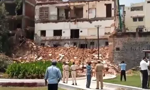 ഡൽഹി ദരിയാഗഞ്ചിൽ കെട്ടിടം തകർന്നുവീണു; മൂന്നുമരണം