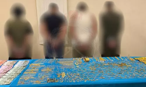 Four Asians arrested for robbing a gold shop in Seeb