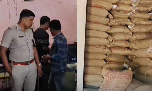 പിക്കപ്പ് വാനില്‍ അരി കടത്താന്‍ ശ്രമം; സപ്ലൈക്കോ ഡിപ്പോയില്‍ നിന്ന് കടത്തിയ 72 ചാക്ക് അരി നാട്ടുകാര്‍ പിടികൂടി