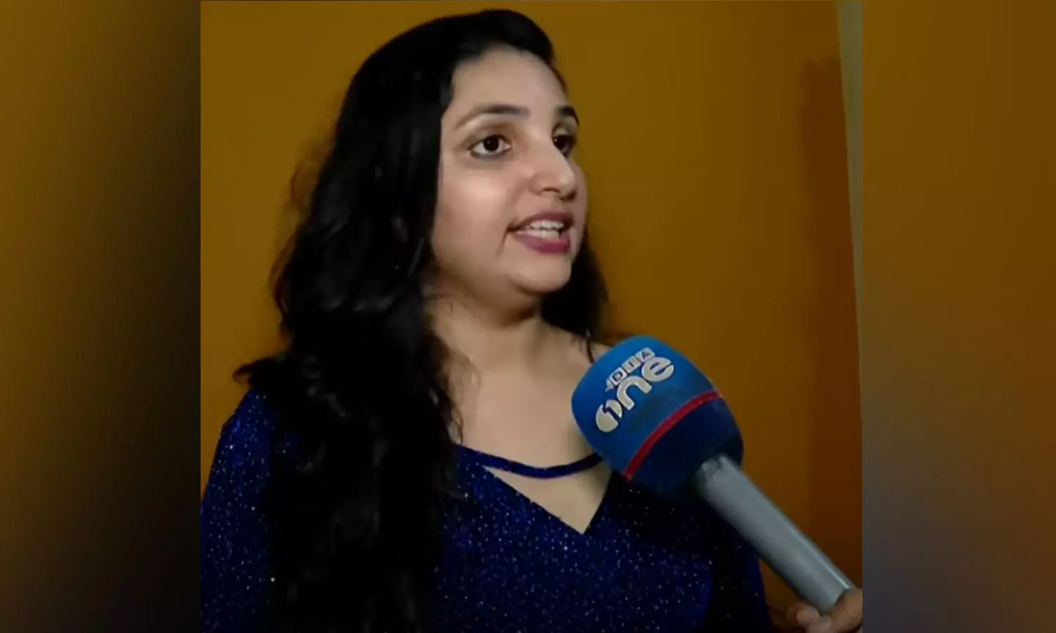 മോശമായ നേതാക്കളെ നേതൃത്വം നിയന്ത്രിക്കണമെന്ന് നടിയും മോഡലുമായ റിനി ജോർജ്