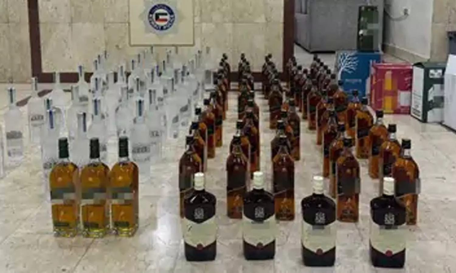 കുവൈത്തിൽ ഉപേക്ഷിക്കപ്പെട്ട വാഹനങ്ങളിൽ നിന്ന് 156 കുപ്പി മദ്യം പിടിച്ചെടുത്തു